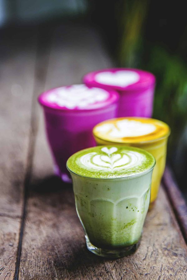 Wie kann eine Ernährung reich an Antioxidantien den Alterungsprozess der Haut verlangsamen?